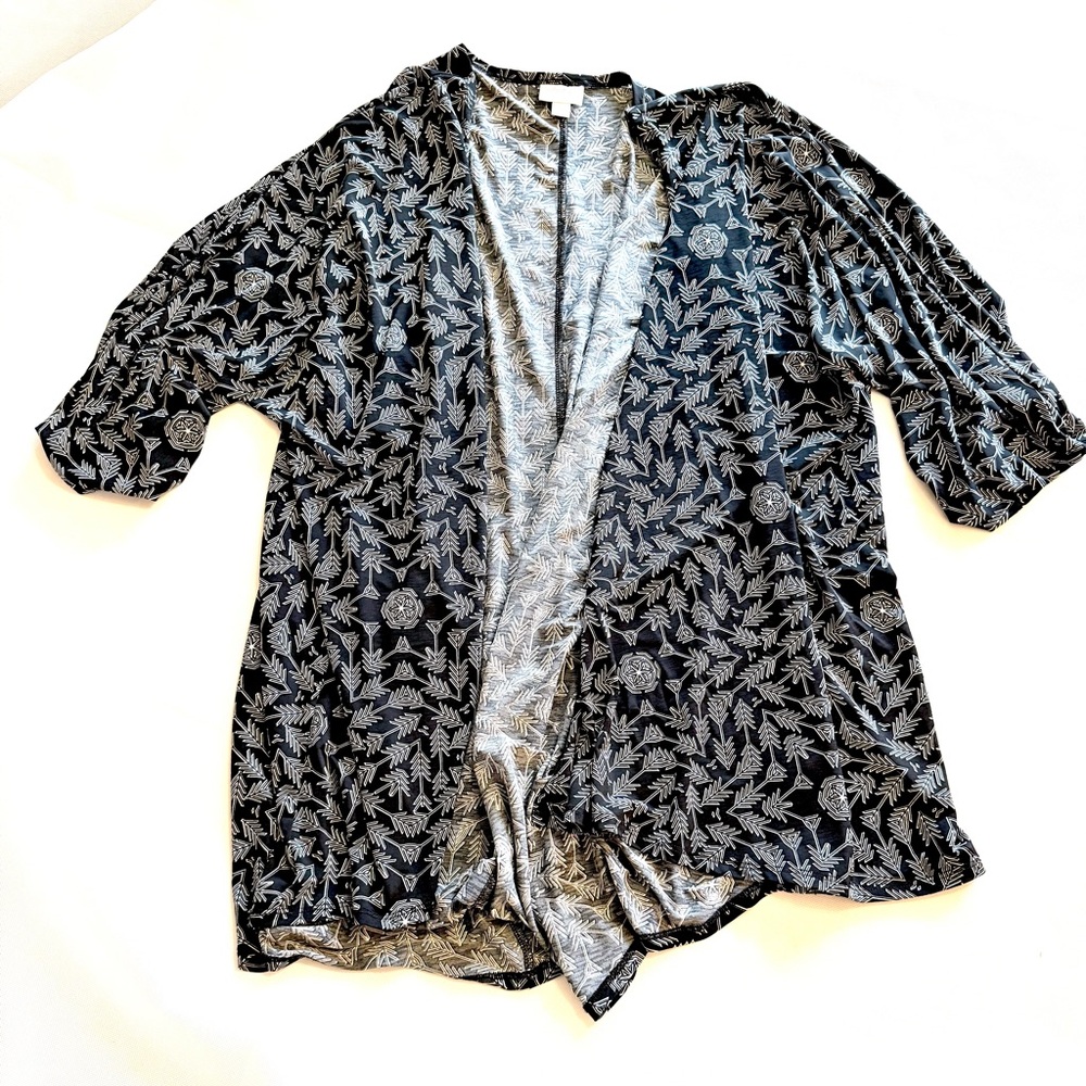 LuLaRoe Black and White Leaf Pattern Top